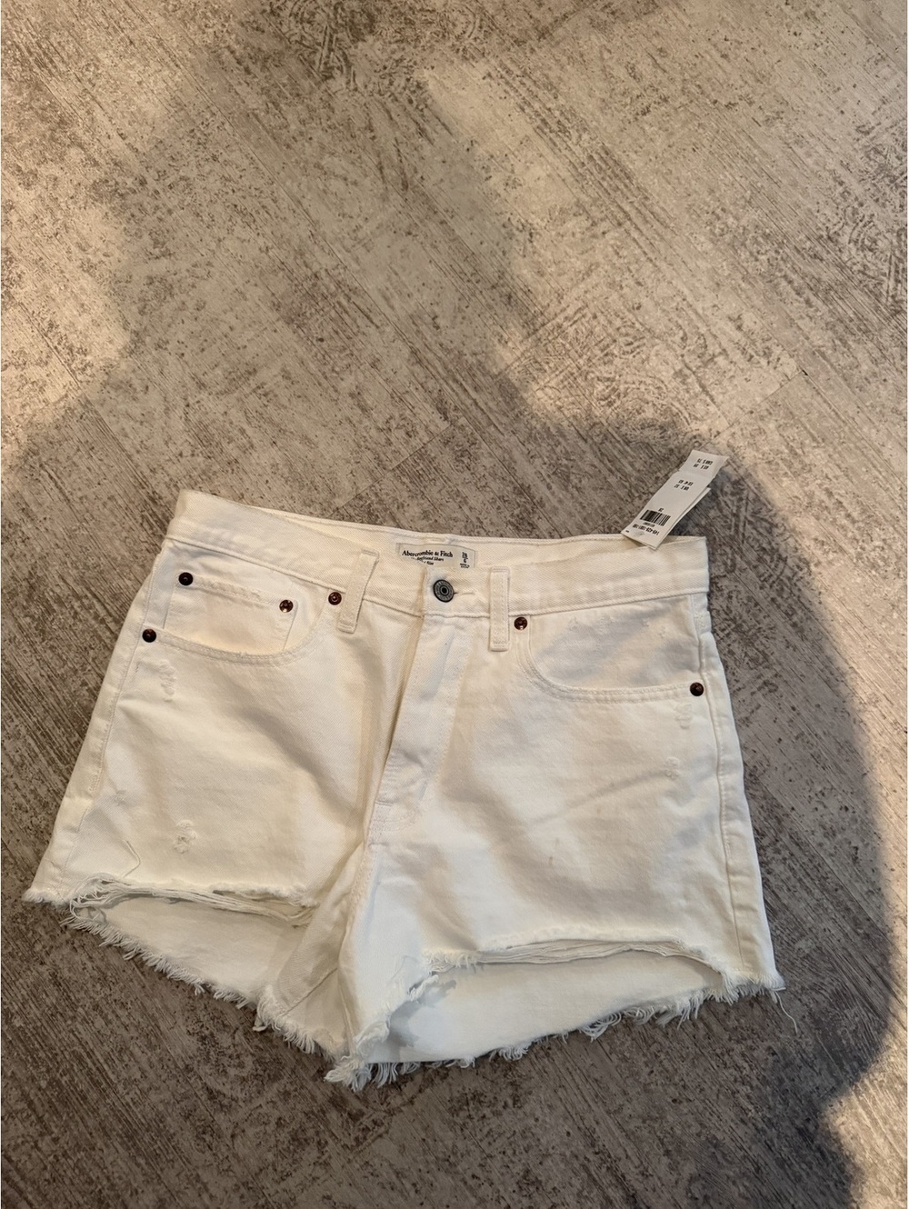 NWT Abercrombie & Fitch Mid Rise Boyfriend Short white distressed 28 6